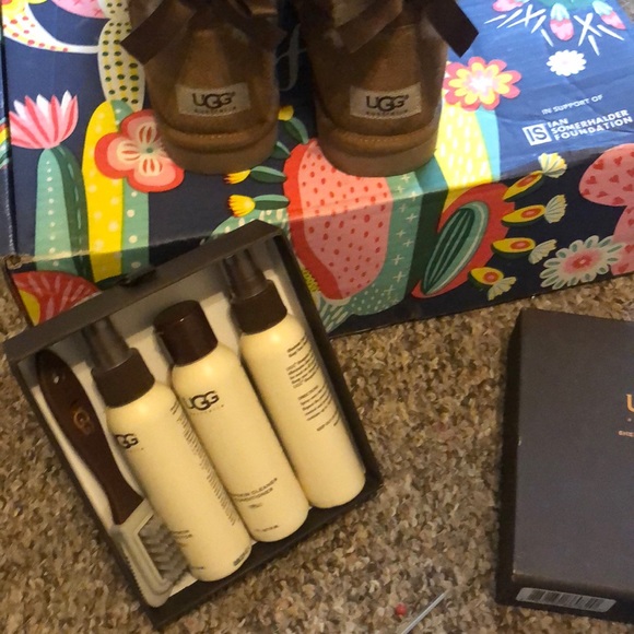 Uggs - Picture 6 of 6